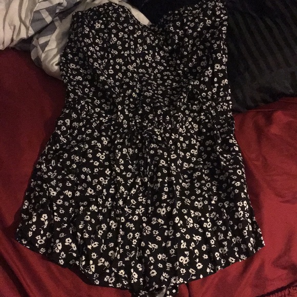Black/white floral romper - Picture 1 of 2